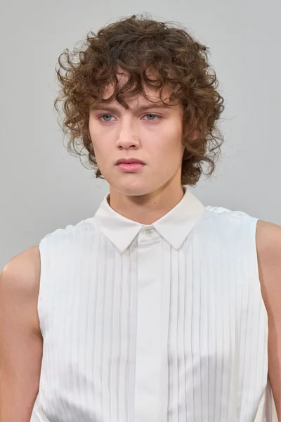 Look 10